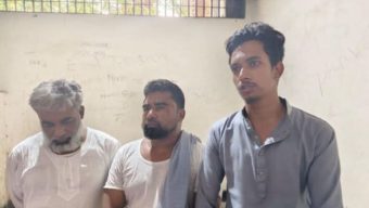 ফতুল্লায় আওয়ামী লীগের ৩ কর্মীকে পুলিশে দিল জনতা