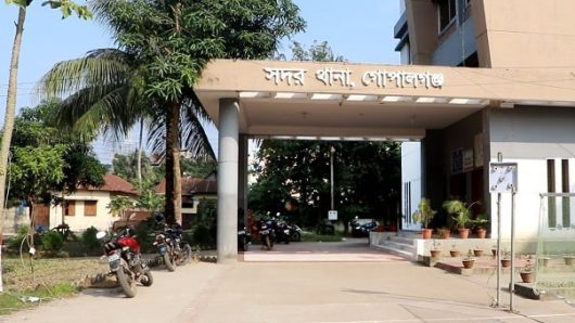 গোপালগঞ্জে যৌথ অভিযানে আটক ২০