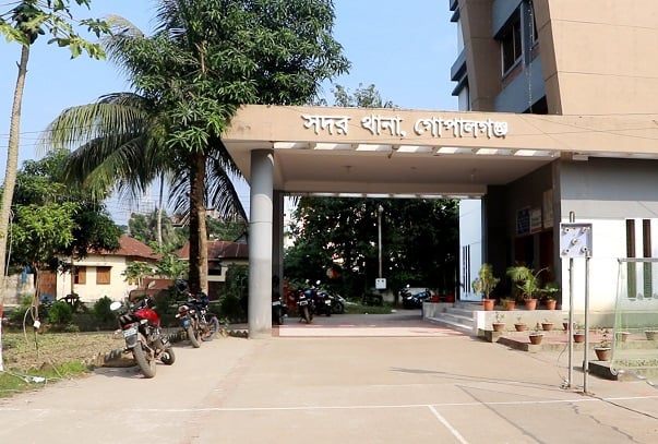 গোপালগঞ্জে যৌথ অভিযানে আটক ২০