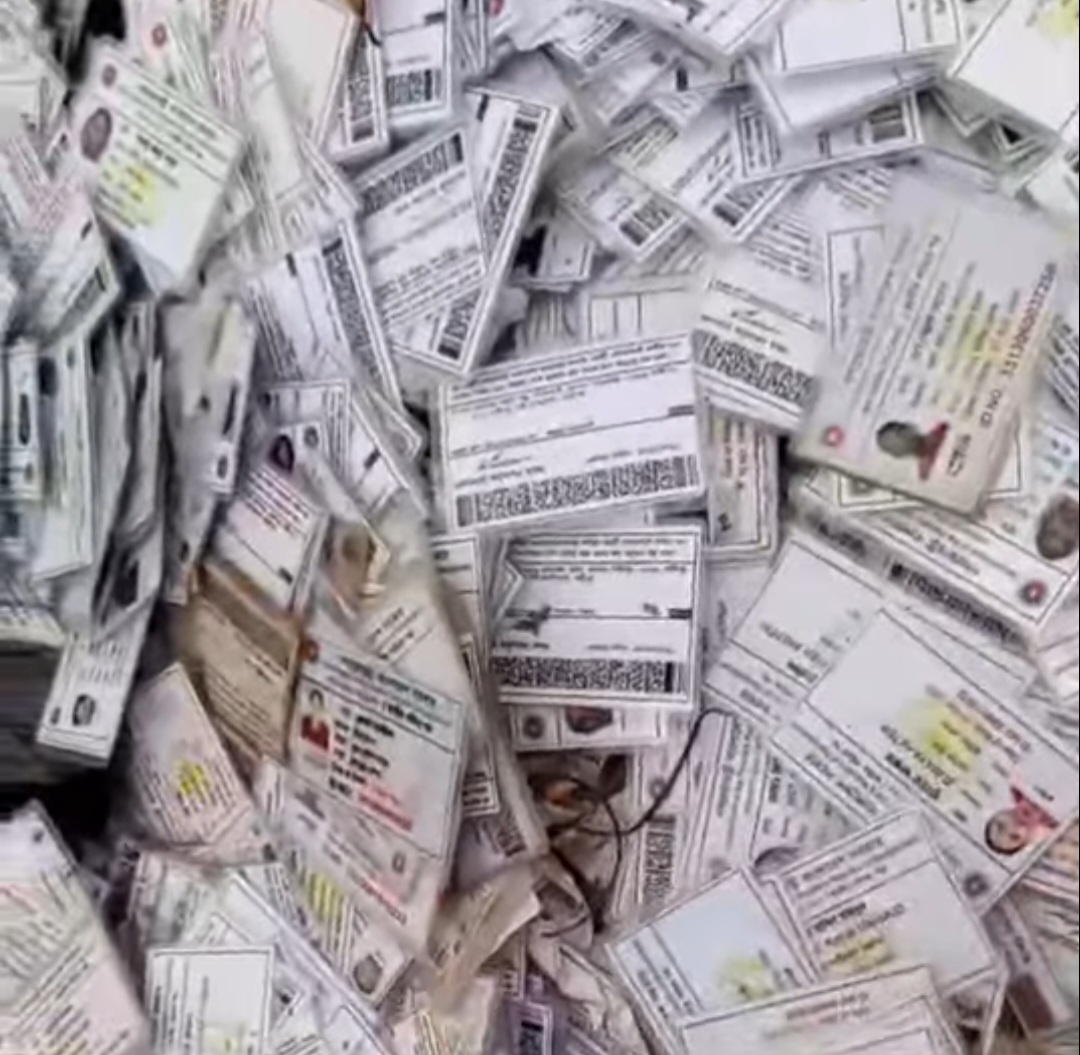 ফতুল্লায় পরিত্যক্ত অবস্থায় ৫ বস্তা এনআইডি কার্ড উদ্ধার