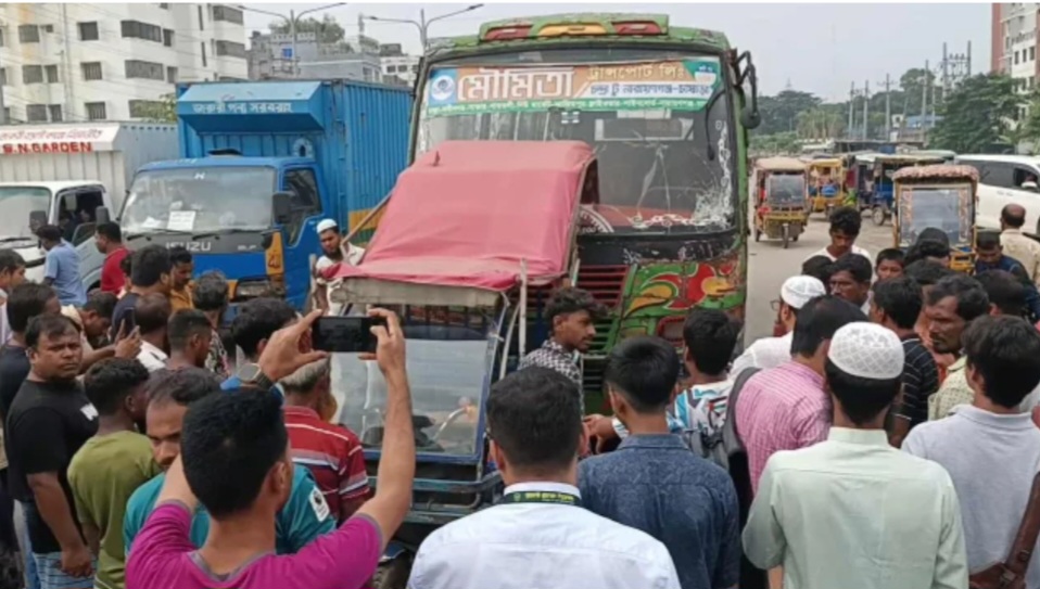ঢাকা-নারায়নগঞ্জ লিংক রোডের ফতুল্লায় বাস চাপায় পথচারী নিহত
